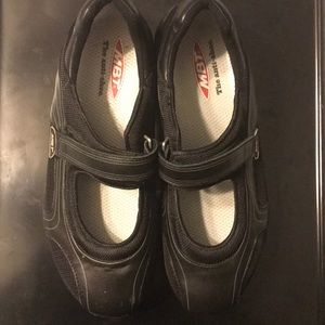 MBT Mary Jane black leather shoes. Sz 10.